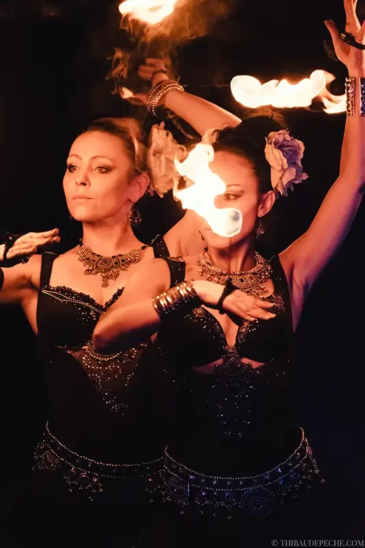 duo de mains de feu