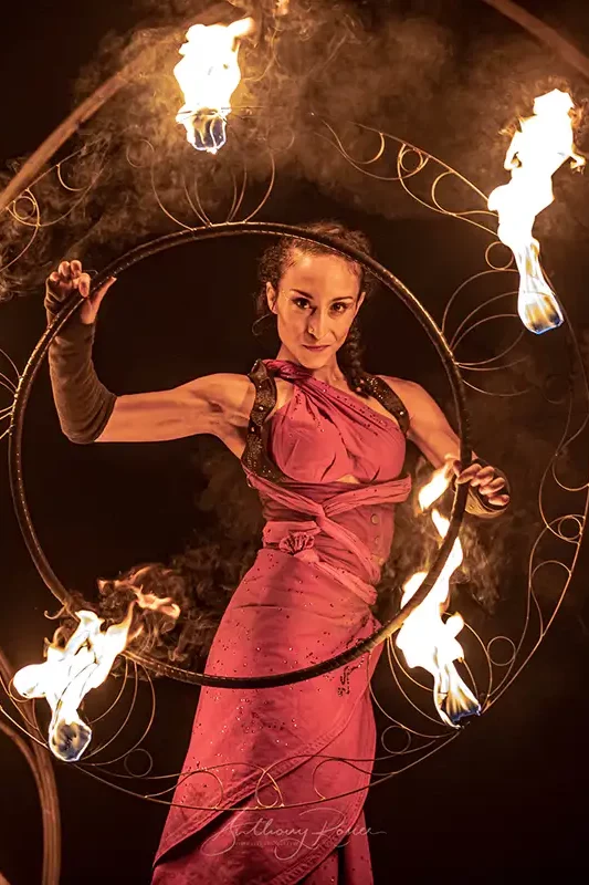 nawal unique hule hoop de feu